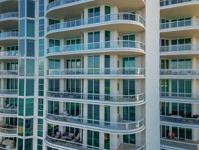 Building Photo - 16047 Collins Ave
