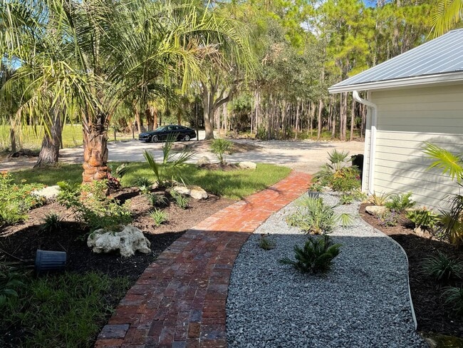 Building Photo - 242 Snyder Dr