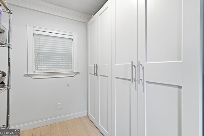 Building Photo - 1669 Emerald Ave SW
