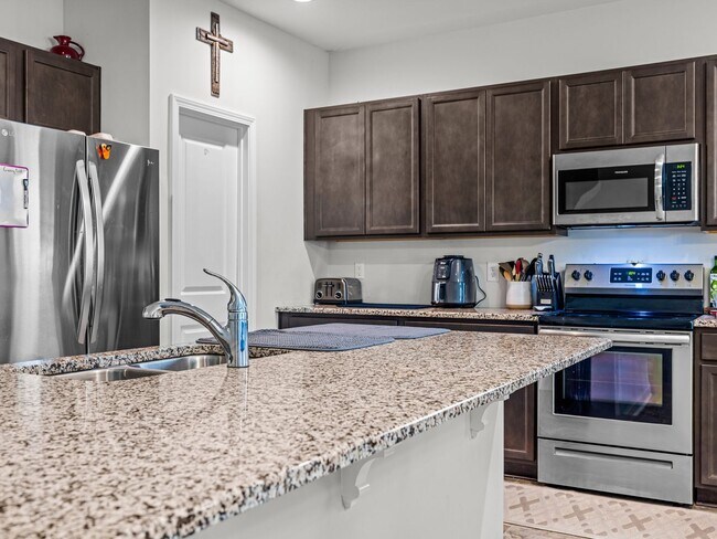Building Photo - Towne Pointe Community