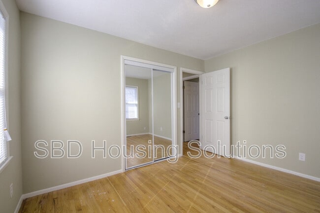 Building Photo - 9313 Palmer Ave