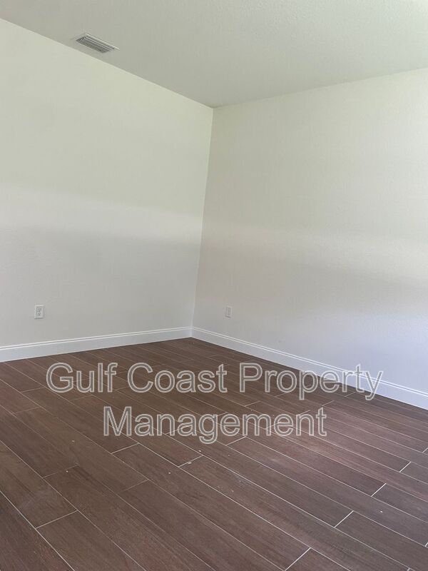 Building Photo - 126 Viewpoint Dr