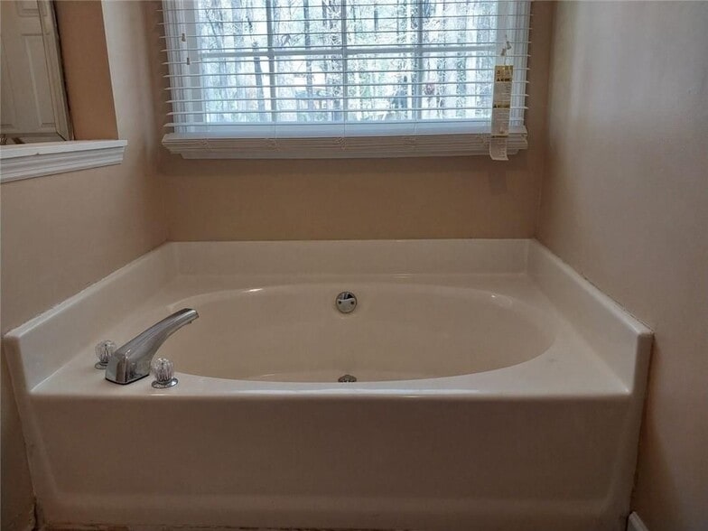 Building Photo - 4820 Westbourne Dr