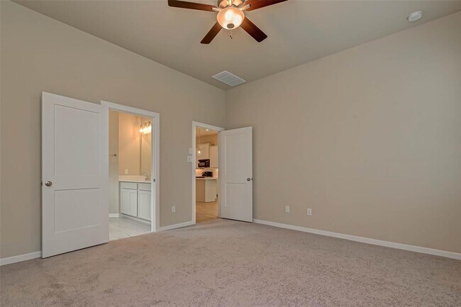 Building Photo - 348 Rise Ln