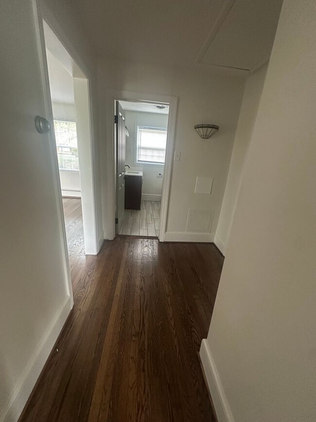 Building Photo - Available Now- 3 Bedroom Home in York!