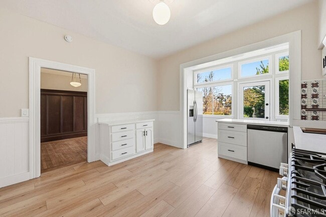 Building Photo - 1529 Hampshire St