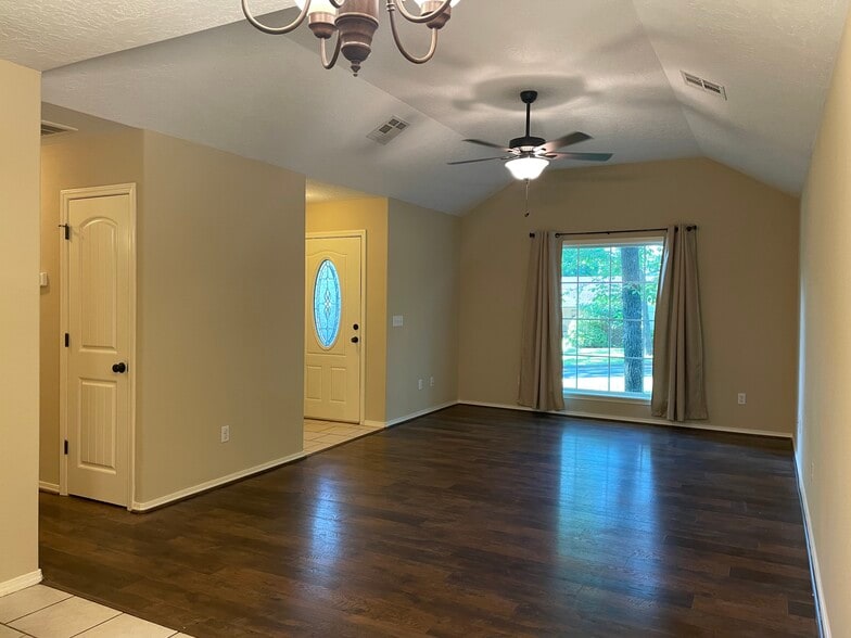 living room - 510 Kim St