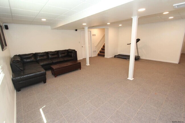 Building Photo - 106 Balsam Way