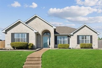 Building Photo - 4001 Lakeside Dr