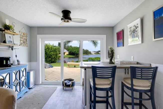 Building Photo - 10381 SE Jupiter Narrows Dr