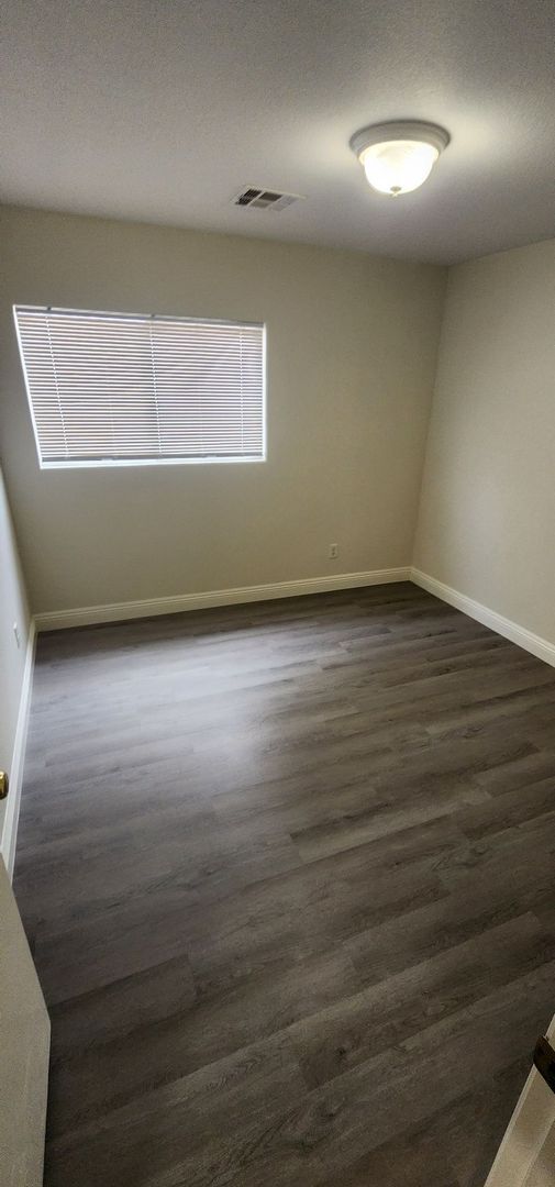 Building Photo - HOUSING CHOICE VOUCHER APPROVED! Spacious Henderson Home with Open Layout & Endless Backyard Pote...