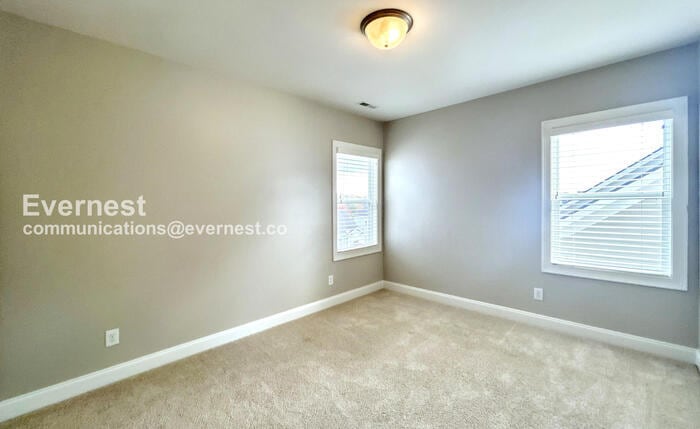 Building Photo - 147 Hobbs Dr