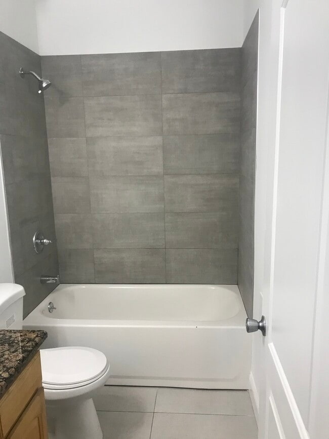 Building Photo - 3436 S Western Ave