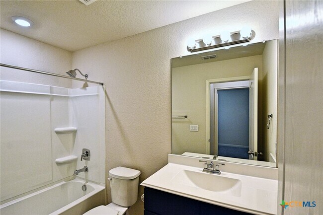 Building Photo - 528 Willow Valley St