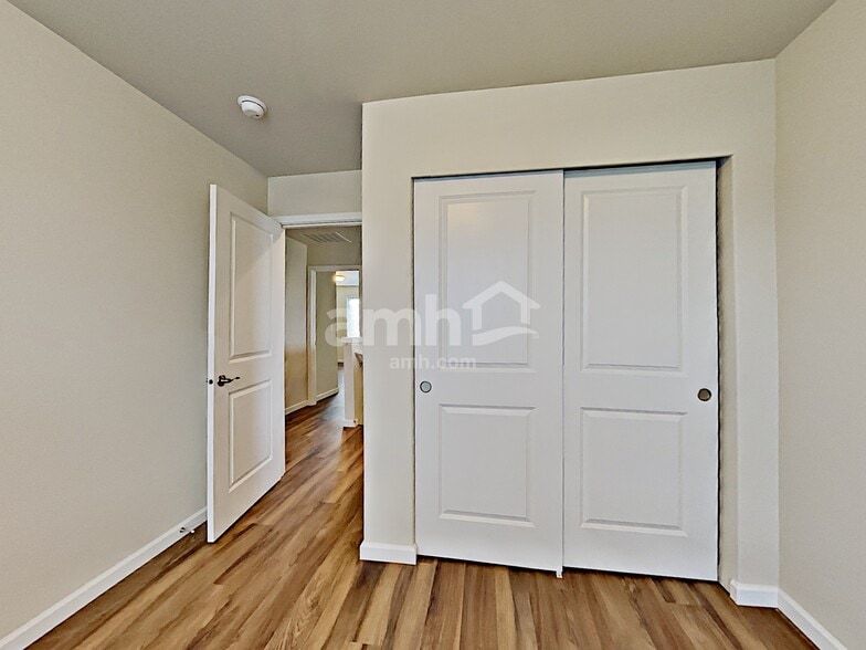 Building Photo - 557 McKinley St