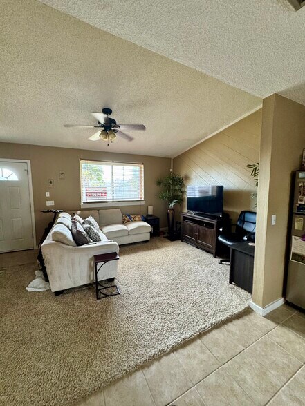 Building Photo - 5204 Beach Dr