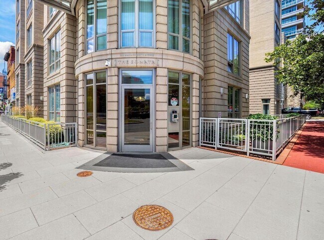 Primary Photo - Large, Upgraded 2 Bed/2 Bath Loft off Mass...
