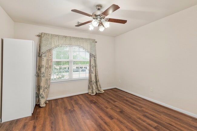 Building Photo - 1146 Glenwood Canyon Ln