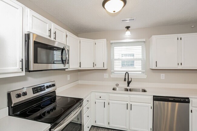 Building Photo - 6682 Dunsany Ct