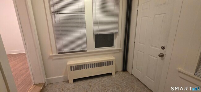 Building Photo - 137 Birch St