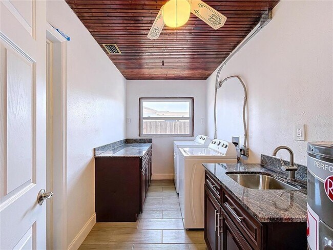 Building Photo - 5806 Liverpool Dr