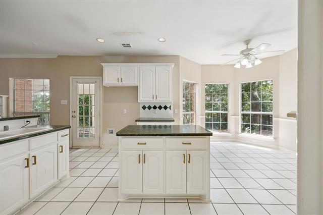 Building Photo - 1009 Spanish Oak Dr