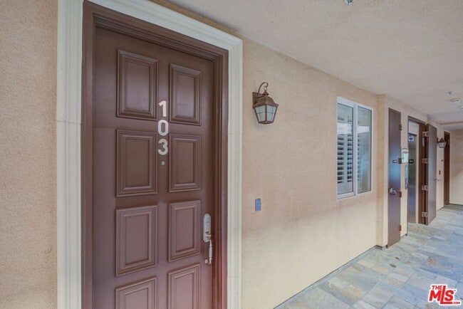 Building Photo - 1444 S Point View St