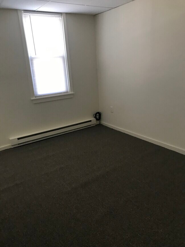 Bed room - 156 Buffalo Ave