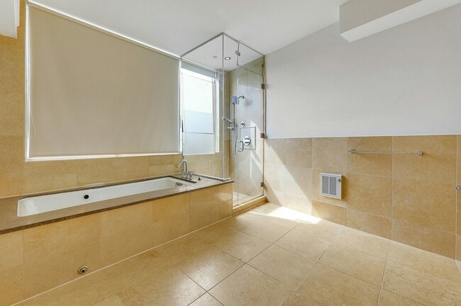 Building Photo - 22 Vela Way