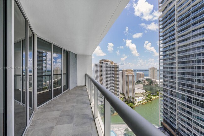 Building Photo - 475 Brickell Ave