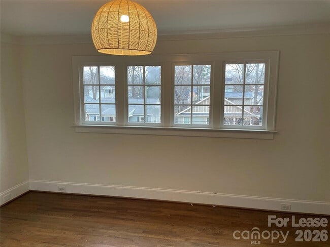 Building Photo - 2321 Barry St