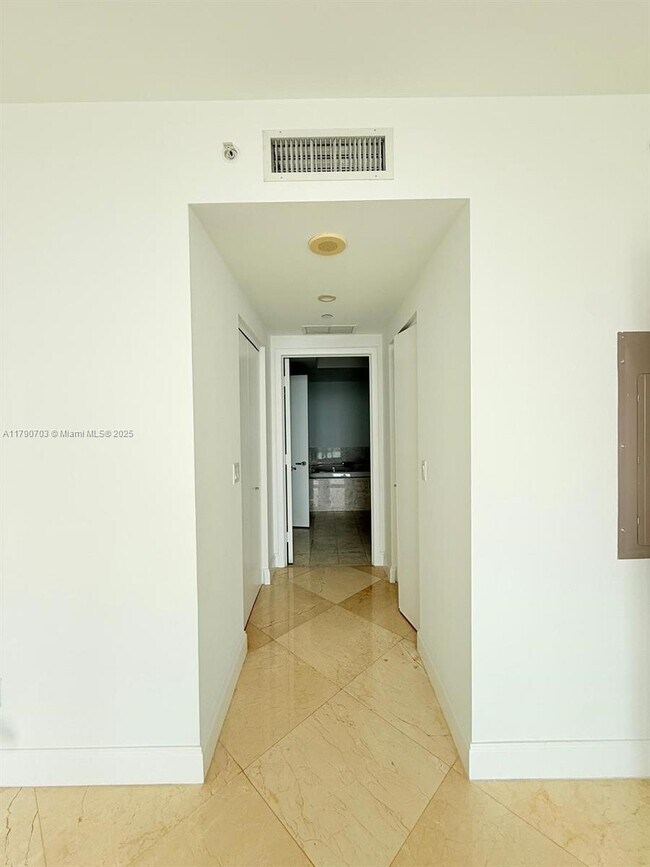 Building Photo - 1331 Brickell Bay Dr