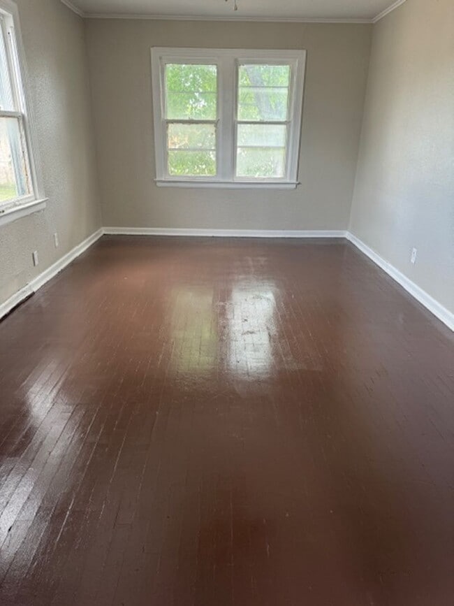 Building Photo - 1 Bd 1 Ba Garage Apartment