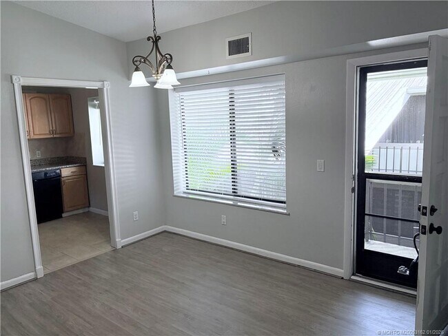 Building Photo - 800 NW Fork Rd