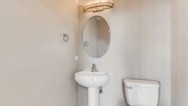 Building Photo - 635 N Dearborn St