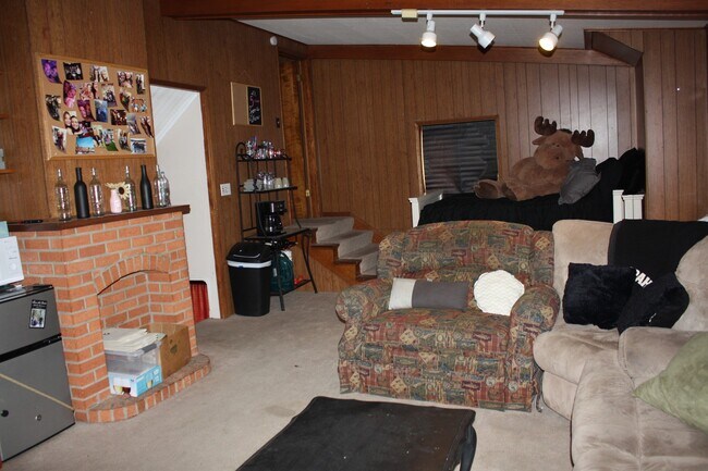 Building Photo - Single Family Home