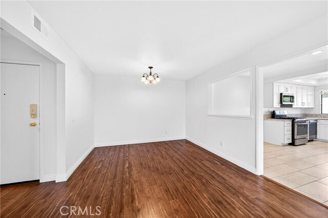 Building Photo - 25261 Tanoak Ln