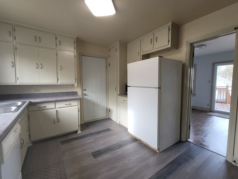 Building Photo - 1731 Deckner Ave