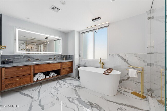 Building Photo - 3112 E Palo Verde Dr