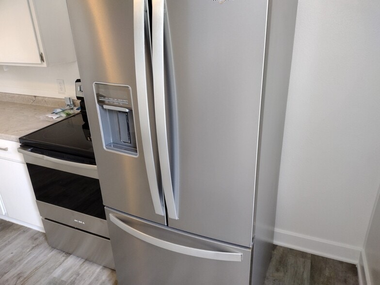 Building Photo - 8240 W Cold Spring Rd