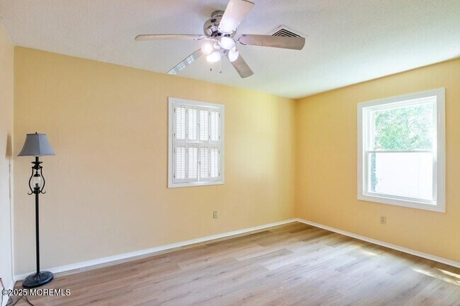 Building Photo - 931 Cypress Ave