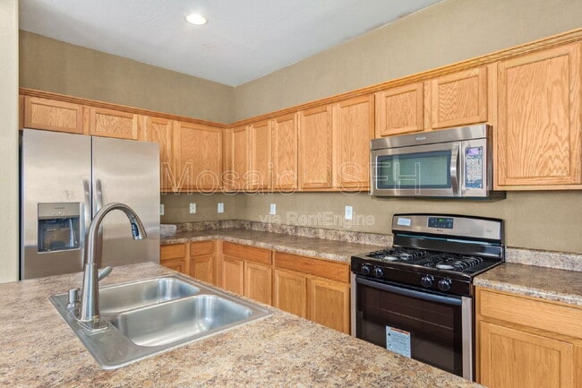 Building Photo - 3018 S 102nd Ln