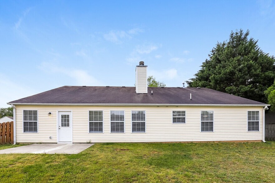 Building Photo - 3208 Bradford Pear Dr