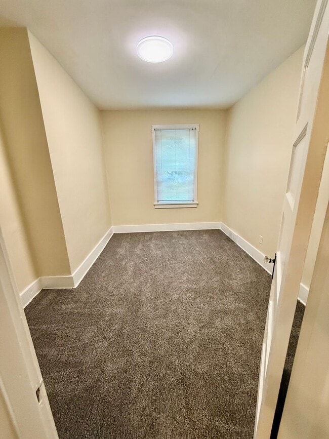 Building Photo - Hopewell - Near 5 Points - 2 Bedroom - 2 B...
