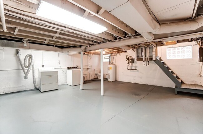 Building Photo - Westwood - Charming 3+ bed 1 bath home freshly updated