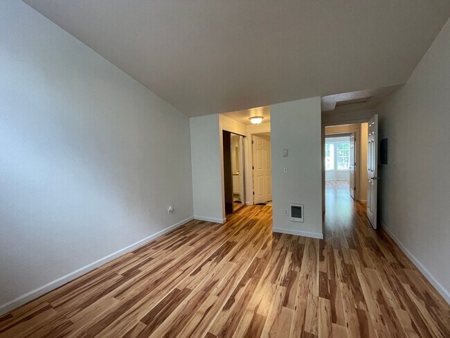 Building Photo - 2Bd/2Ba in Bethany Condo with Garage ~ Washer/ Dryer in Unit ~ Top Floor ~ Community Pool!!!