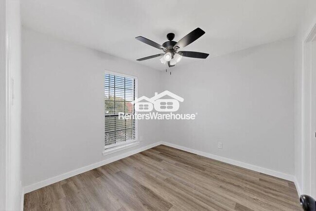 Building Photo - MOVE IN READY Rare Carrollton Home