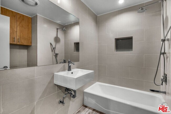 Building Photo - 164 63rd Ave