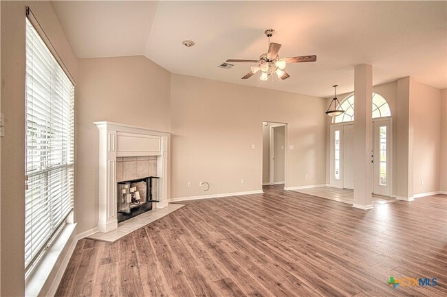 Building Photo - 5005 Warwicke Dr