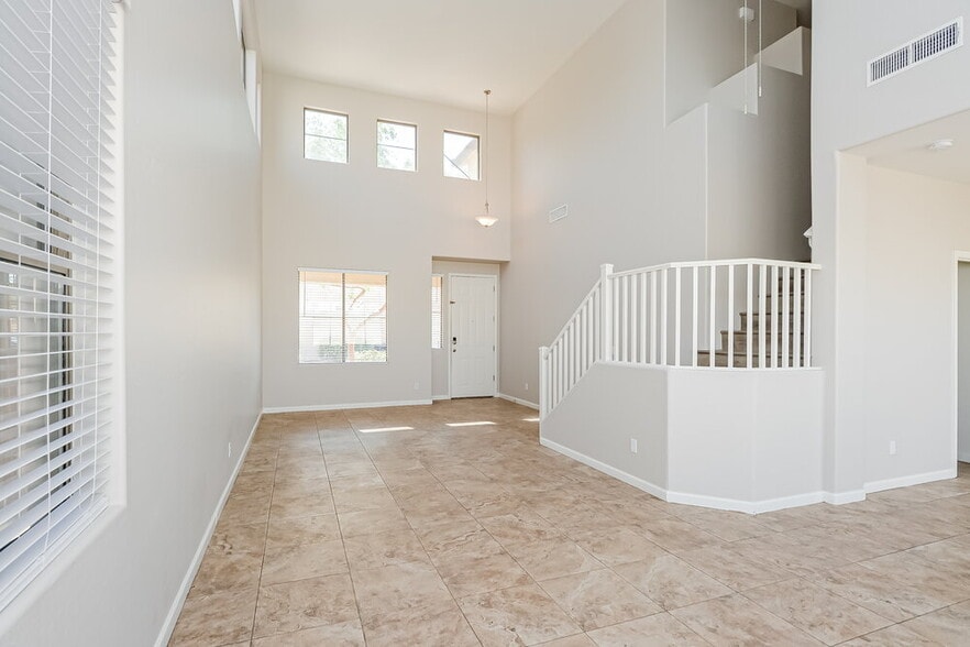 Building Photo - 125 N 22nd Pl